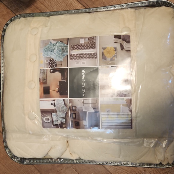 Madison Park Ivory Miller Tailored Bedspread Set 4pc - Picture 7 of 7